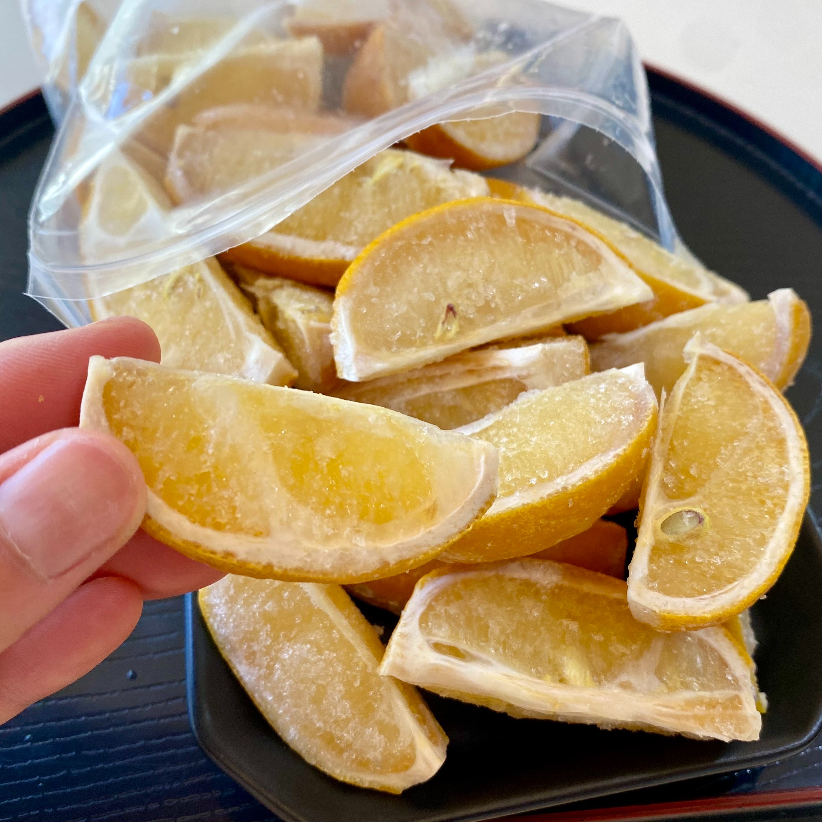 レモン様ー0714ー6500ーアミューズメント食品セット 三ケ日果汁あふれる【凍らせ生レモン（くし形カット）】1kg(500g×2袋
