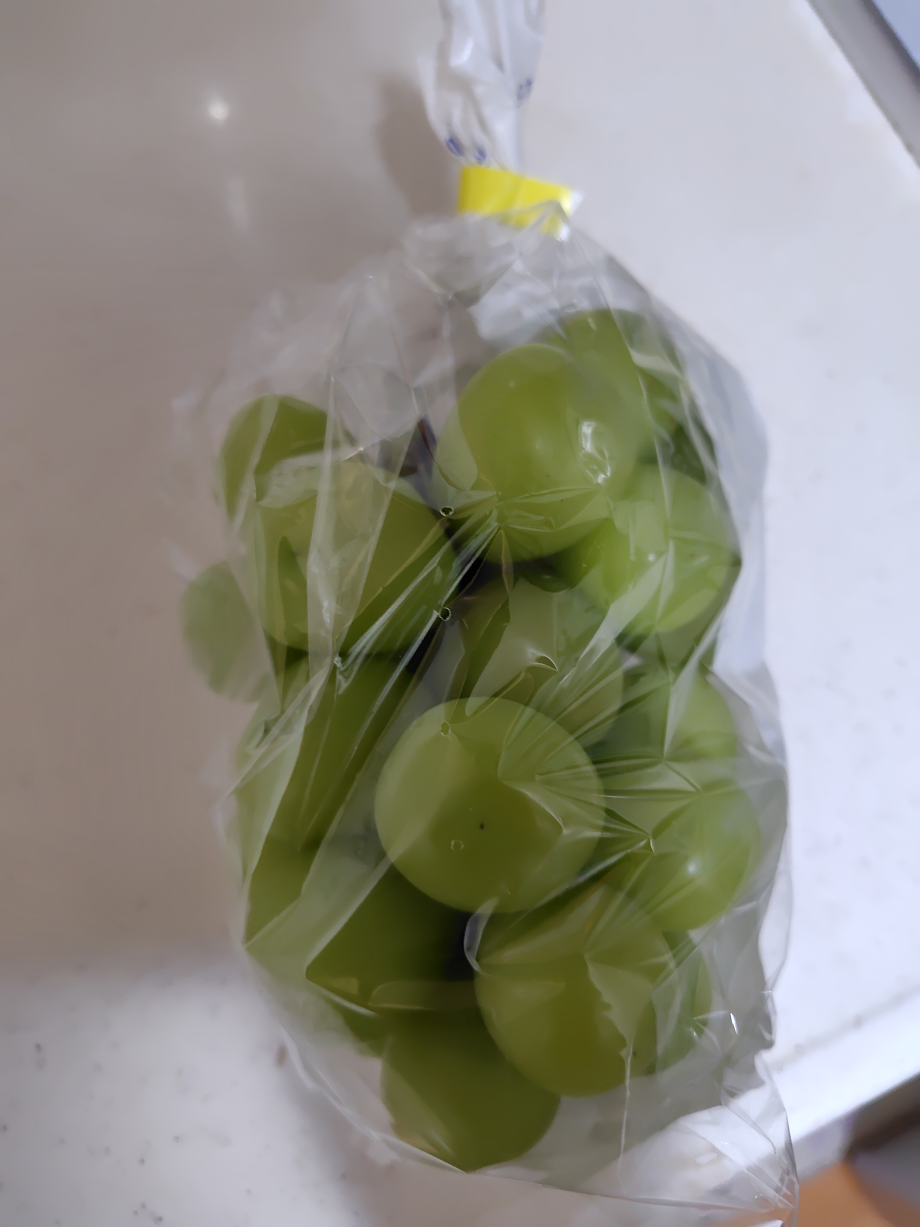 粒が取れちゃうほど完熟 甘さと酸味のバランスちょどいい 脱粒巨峰 秀