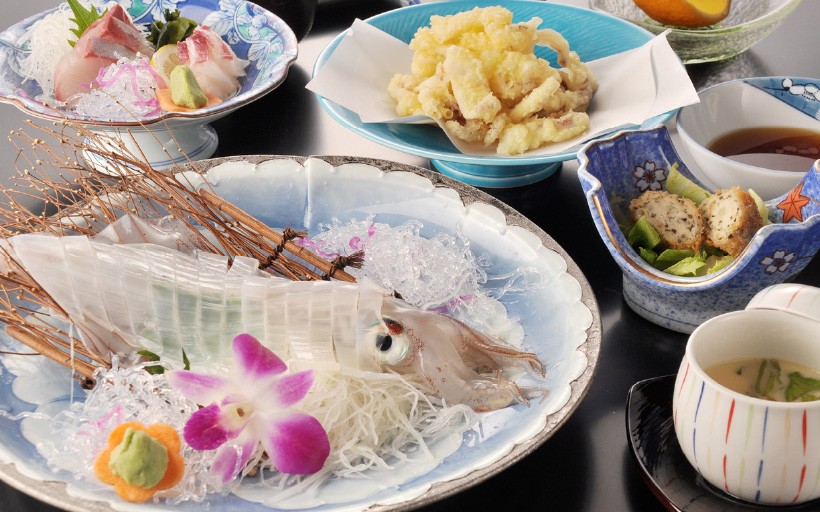 呼子のイカや新鮮な地元の海鮮