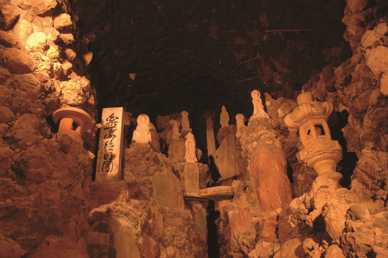 洞窟観音・徳明園・山徳記念館 - Guidoor