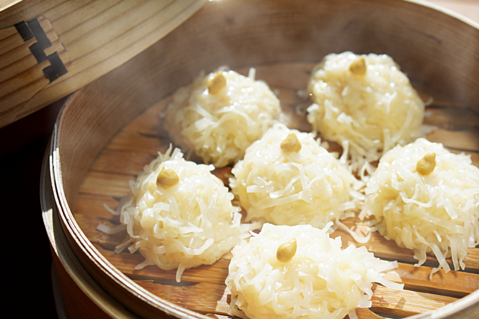 呼子のイカを使った名物「イカシュウマイ」