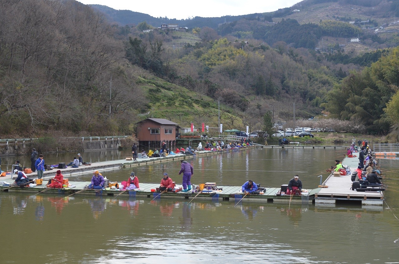 隠れ 谷 池
