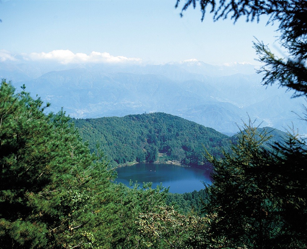 富士山と麓の湖　F4 W33センチ H24センチ 四尾連湖 - Guidoor