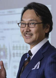 家弓正彦講師の写真