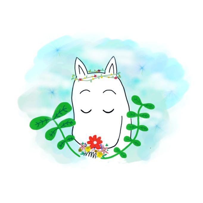 這張照片是一個戴著花環的白色卡通人物，它閉著眼睛，面前有花朵，看起來很安詳。