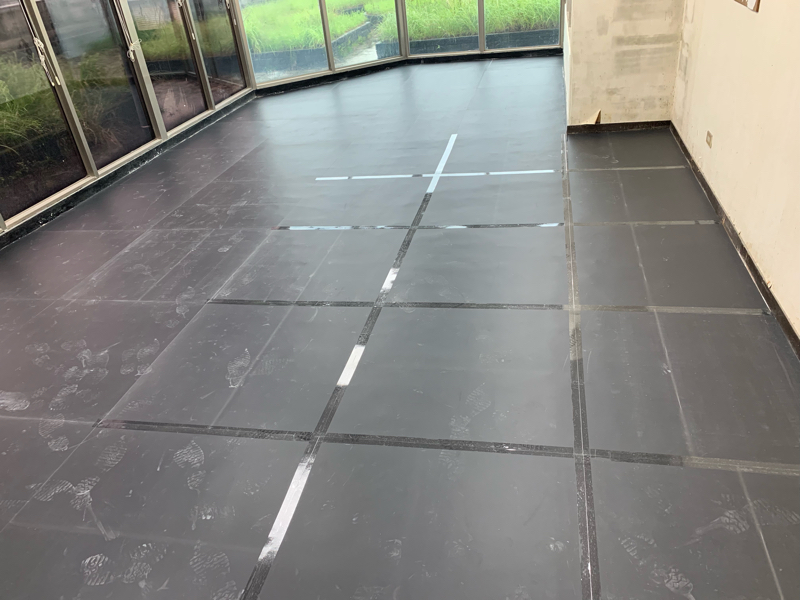 呂先生 - 保護原有地板 底料鋪設