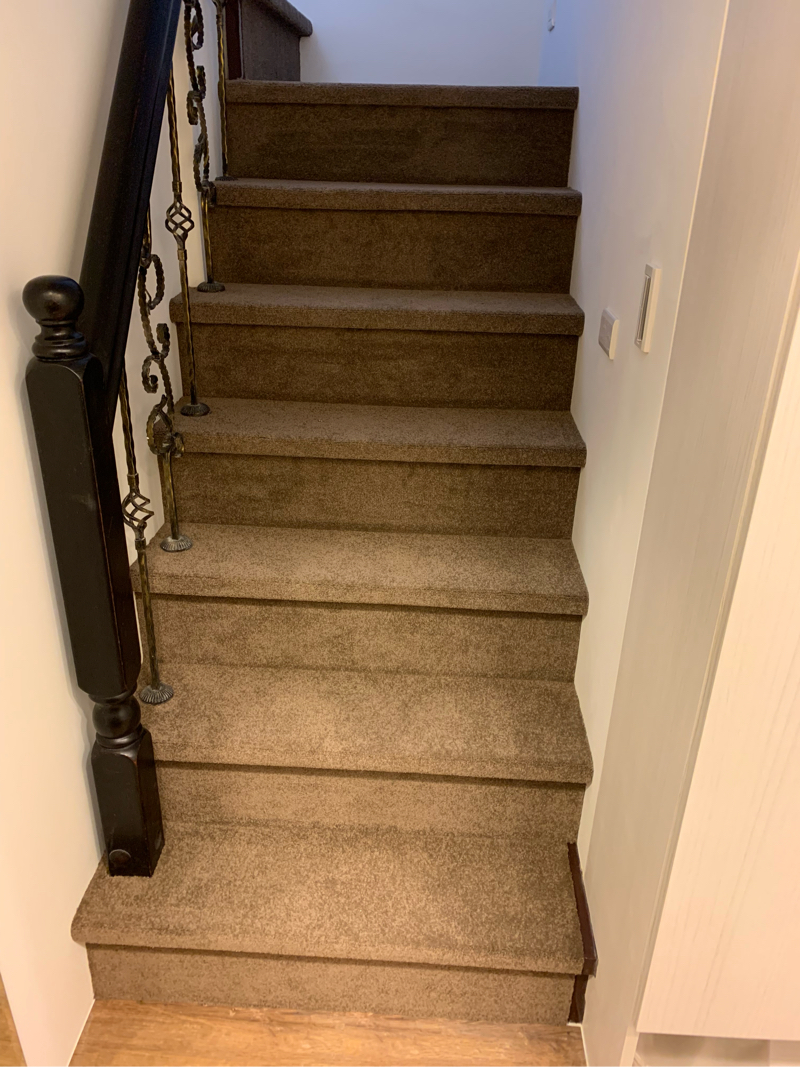 呂先生 - 樓梯地毯鋪設
