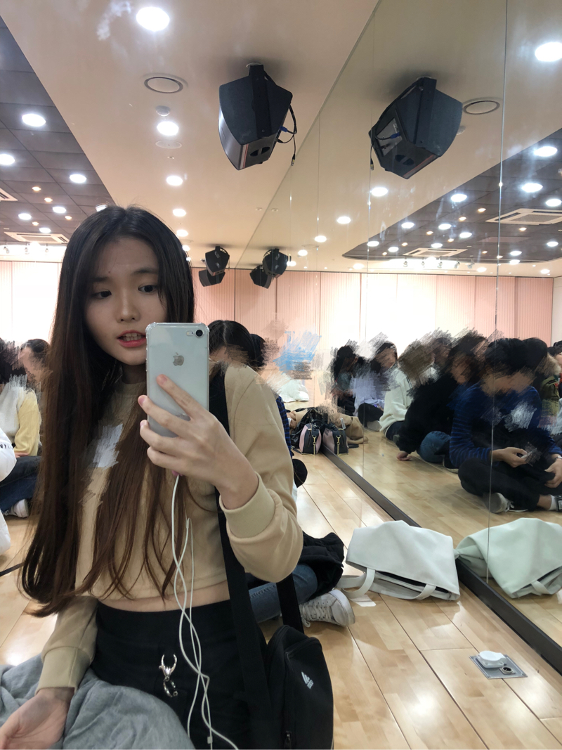 柳伊真 - 某公司拍的