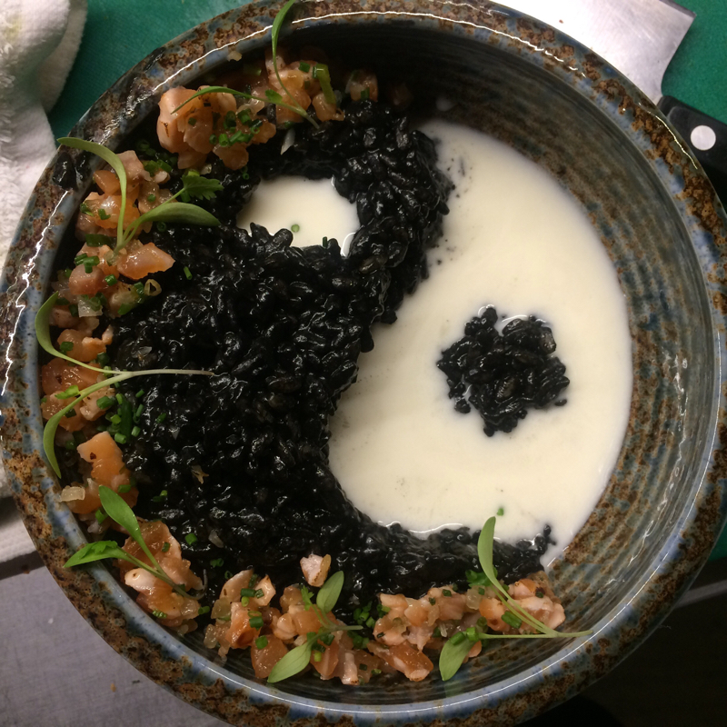 Eason  - 2018年10月中式萬聖節餐點_黑蒜燉飯襯蛤汁奶油醬