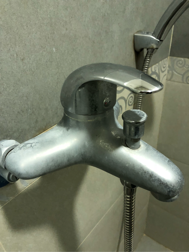 無灰塵專業清潔 - 水垢清潔前