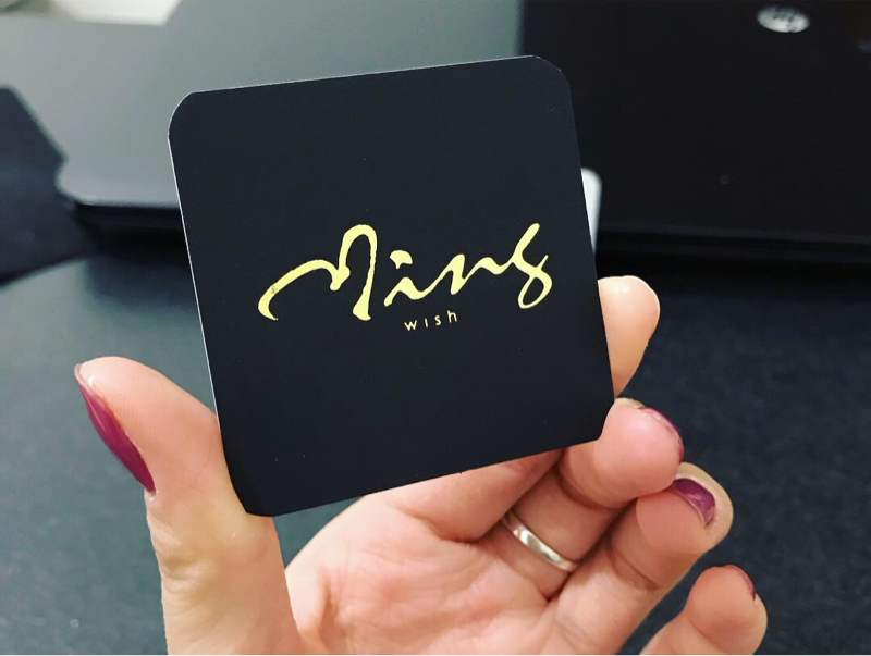 晴菲設計 - 方形名片
印刷
絲絨卡
燙金
沈穩高貴
晴設計