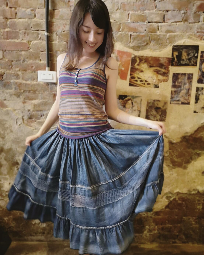 阿道夫 - 此為電商產品（衣服、裙子）外拍案 
模特兒也是我們自備呦~~