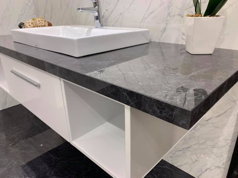 精峰工業股份有限公司 - 材料進口國 ： 義大利
色系 ： 黑底白細紋亮面
厚度 4cm