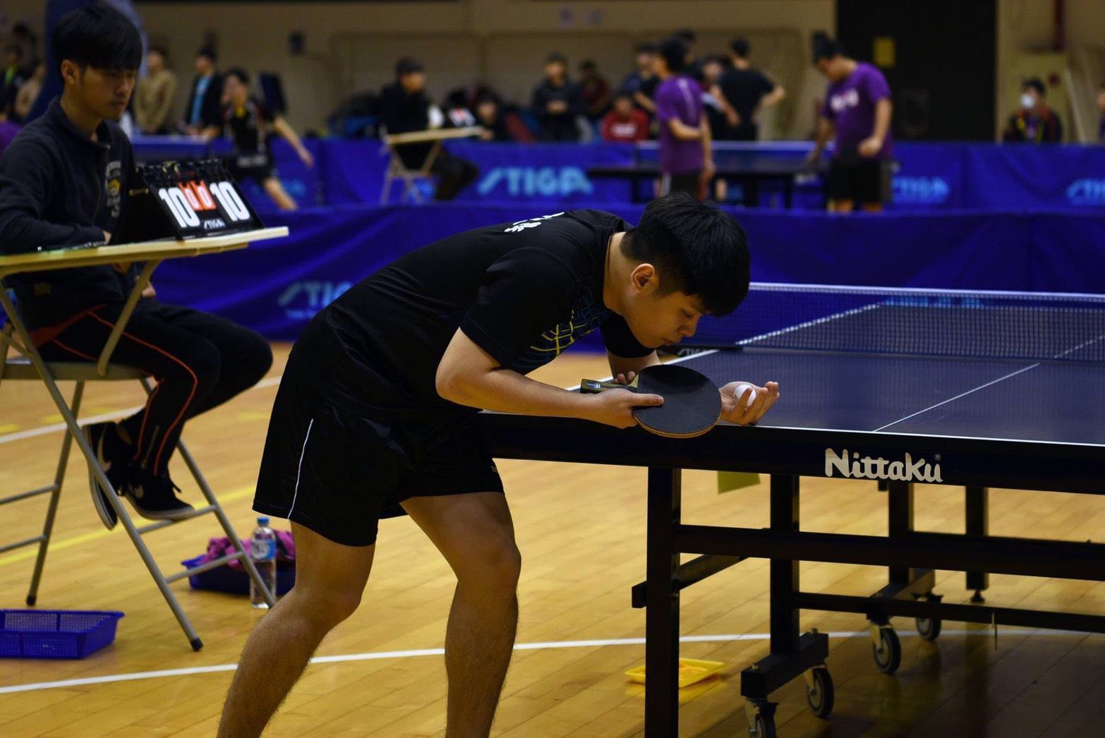 提供桌球服務的專家無