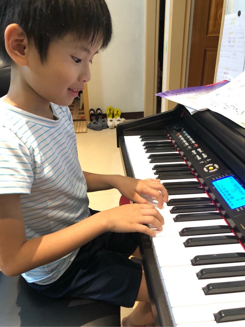 蓬蓬碰碰音樂鋼琴家教 - 7歲初學，手指穩定彈奏