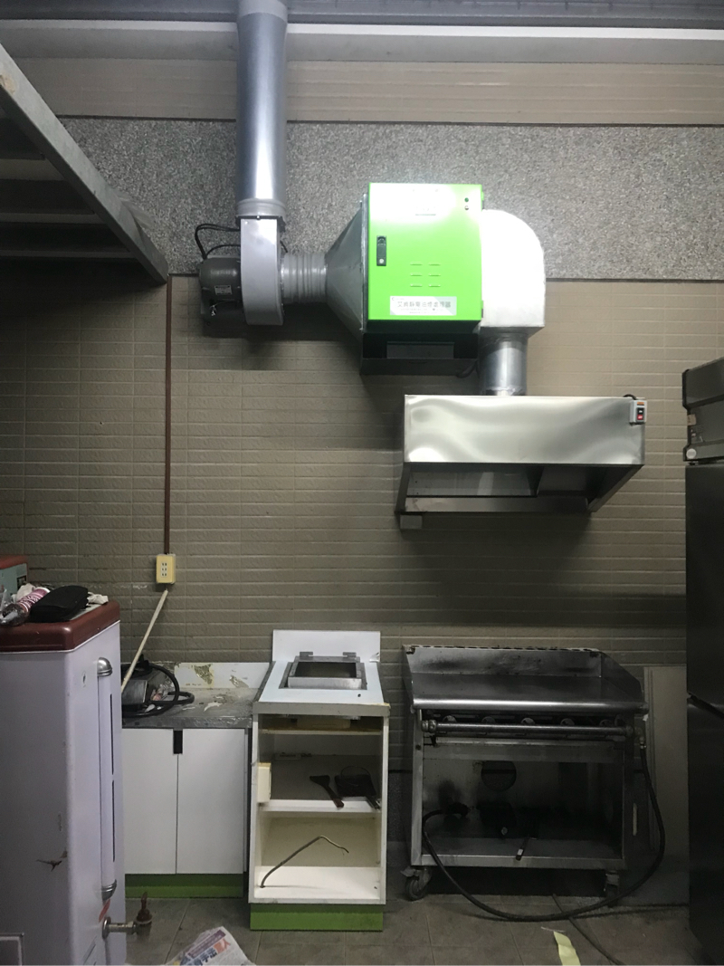 欣元環保顧問有限公司 - 施工後
餐飲類型：早午餐
業主需求：解決油煙問題
解決方案：煙罩+靜電機2k+1/2hp抽風機+8寸風管