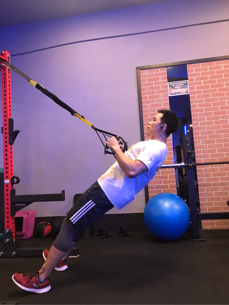 張賴譽/尼克 運動表現教練 - TRX划船