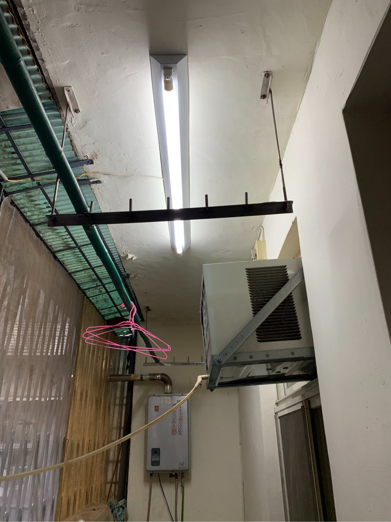 裕盛水電 - 「燈具安裝 LED燈」-陽台燈使用年限久遠，損壞，更換新品LED燈，更省電、更明亮