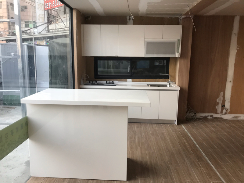 沈庭旭 - 樣品屋展示廚具（白色鋼琴烤漆）