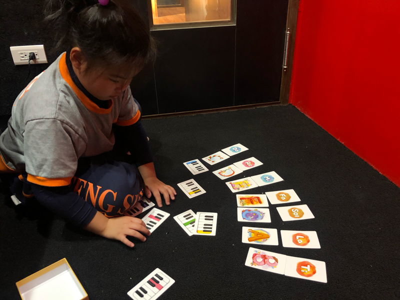 蓬蓬碰碰音樂鋼琴家教 - 8歲初學，透過音樂卡牌增加小孩記憶力及興趣