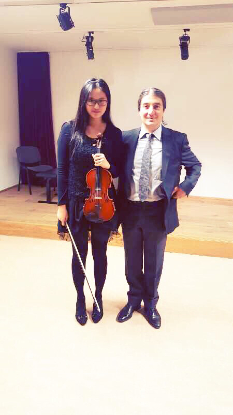 何穎 - 於奧地利表演結束後與指導教授合照