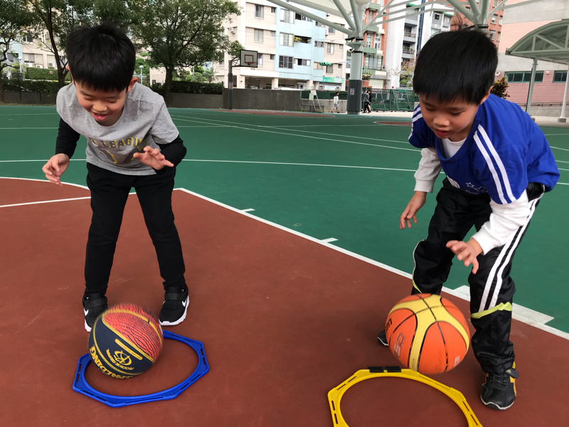 弘道國中 - 學校老師同仁的孩子也安心信賴的一起運動成長