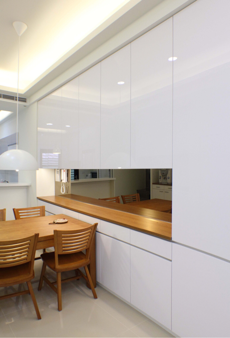 蘇郁翔 - 餐櫃
白色結晶鋼烤