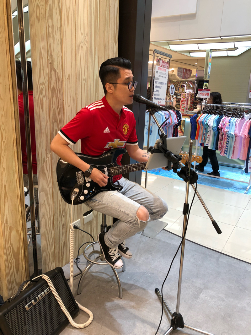 魏士翔音樂工作室 - 百貨公司母親節演出