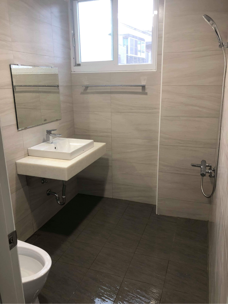 和輝水電 - 廁所配件安裝