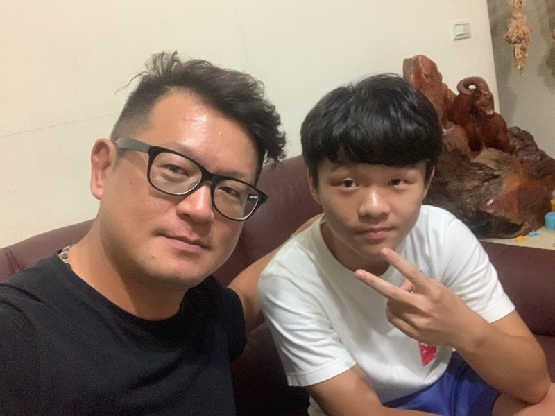 張益敏 - 樹林高中資優班學生～一度因為上高中後課業壓力及英文難度的增加，想要放棄原來一開始學習英文的熱誠，通過了一起的努力，終於找回學英文的熱趣。