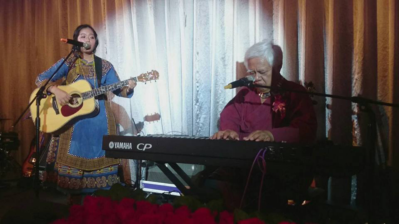 Eliana 紫布爾 - 與胡德夫先生一同演出