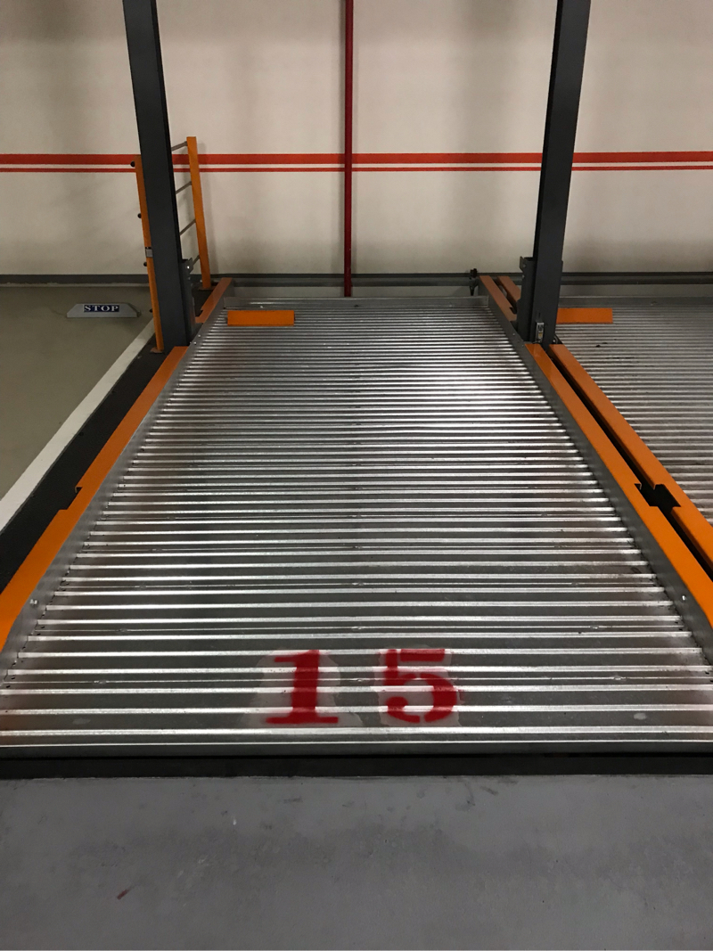 謝青芳 - 停車位清潔