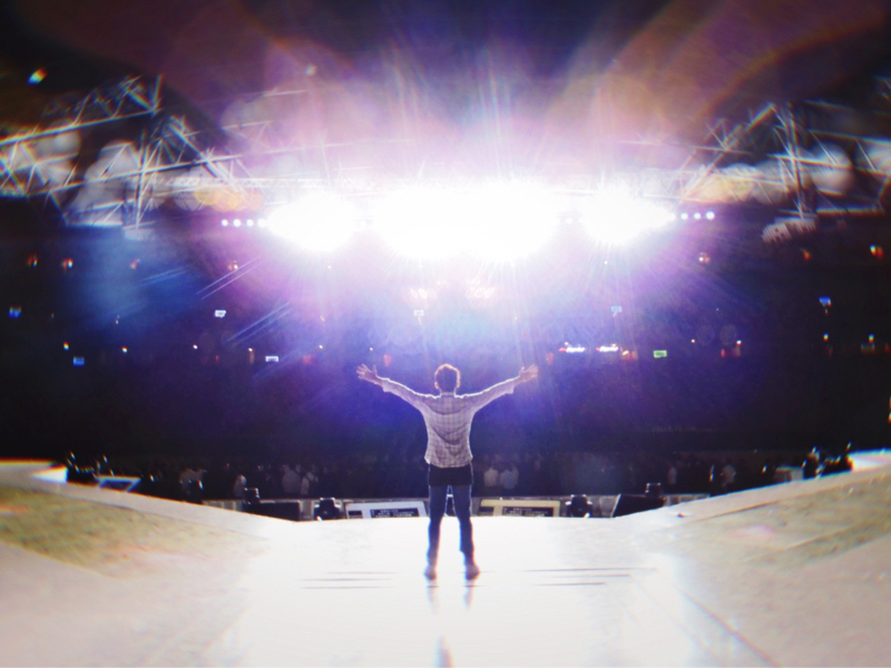 張柏謙中英客三語主持 - 新加坡體育館六萬人頒獎典禮(與吳宗憲搭檔主持) 張柏謙中英客三語主持 - 新加坡體育館六萬人頒獎典禮(與吳宗憲搭檔主持)