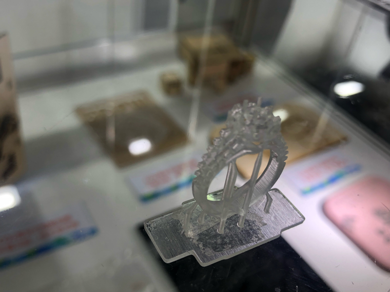 賢者之石創意科技有限公司Philosopher's stone（PSCt) - 2018 3D列印展 參展作品 LCD 戒台