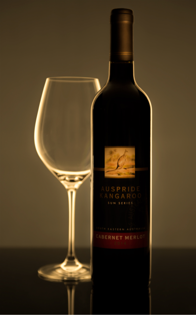 Sean - 單色背景照
透過單一色背景及光線呈現商品主體感