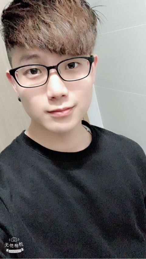 提供寄送機車服務的專家蔡曜嵩