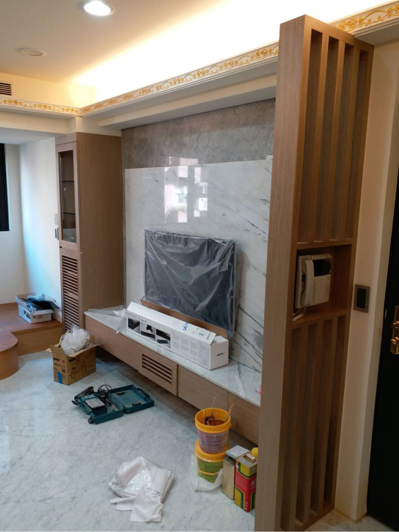 袁翊旗 - 電視牆