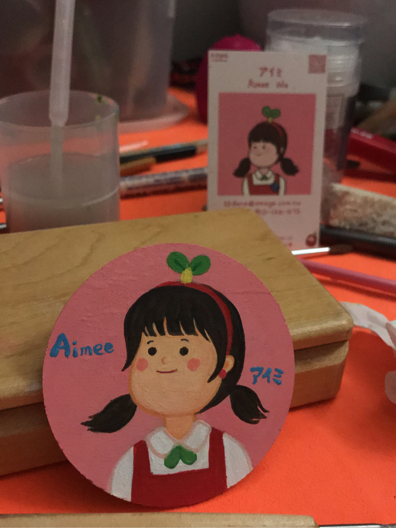 吳盈盈 - 手繪風人像名片設計&手繪徽章