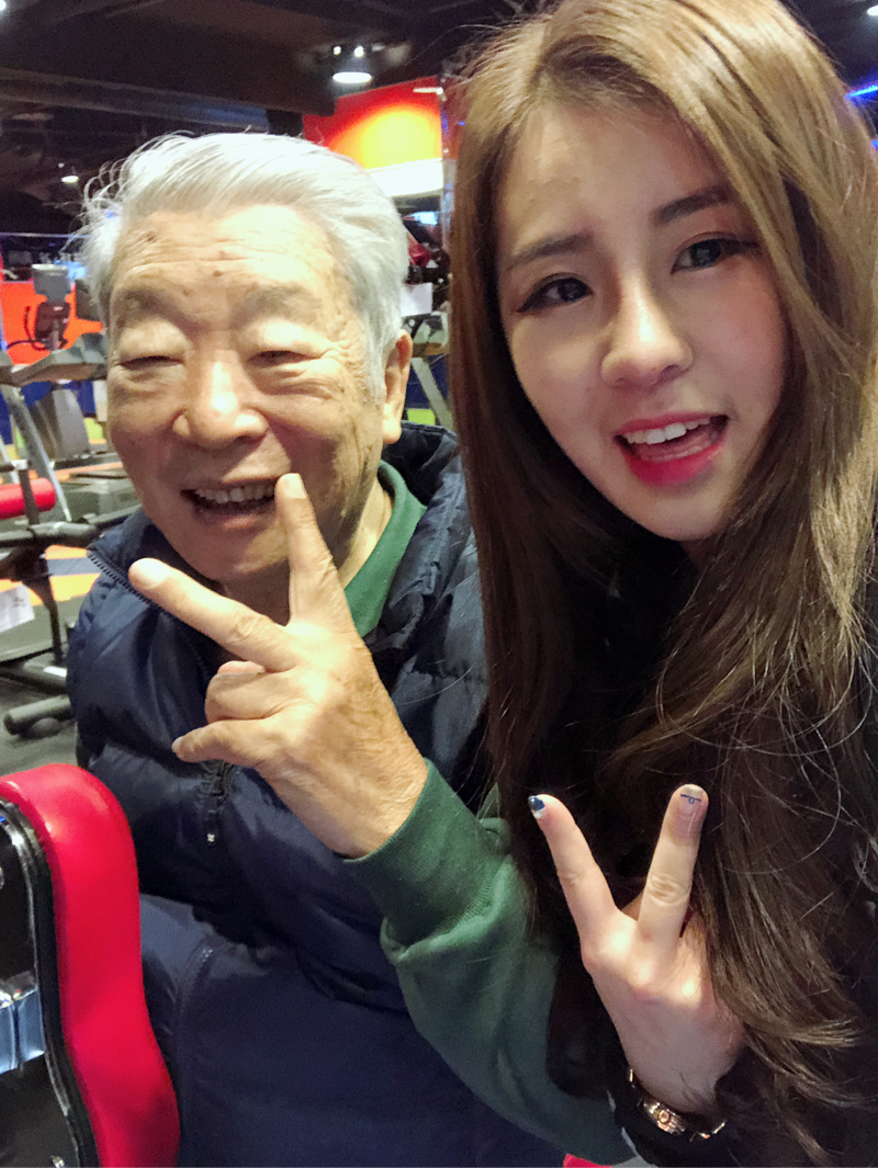 Una - 86歲爺爺也跟著我們一起在訓練唷❤️
