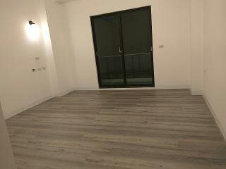 澄臻工程行 - 黃色的光打亮地板是不是感覺溫暖了我們的心情！