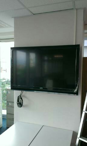 聿盛科技企業社 - 某人壽電視壁掛工程