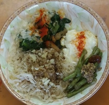 雨咚奇異科技有限公司  - 即興料理:菇味蛋素拌麵