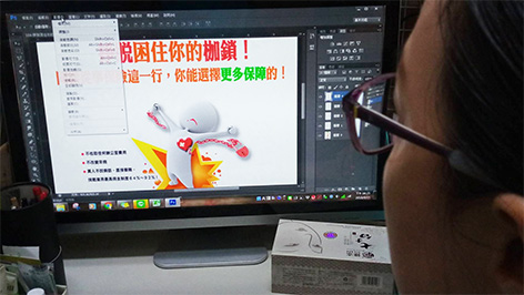 Francis黃 - 海報設計案進行中工作照