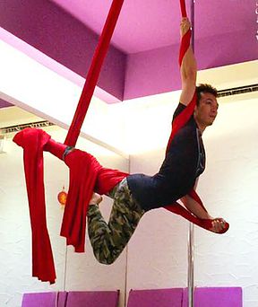 漾空中舞蹈教室 Young Aerial Dance Studio - Danny 老師 
20 Hrs Dharma Yoga Wheel teachers training (August 2016, Taipei)
Save Your Shoulders: Shoulder Injury Prevention for Circus Artists workshop (August 2017, San Francisco)
