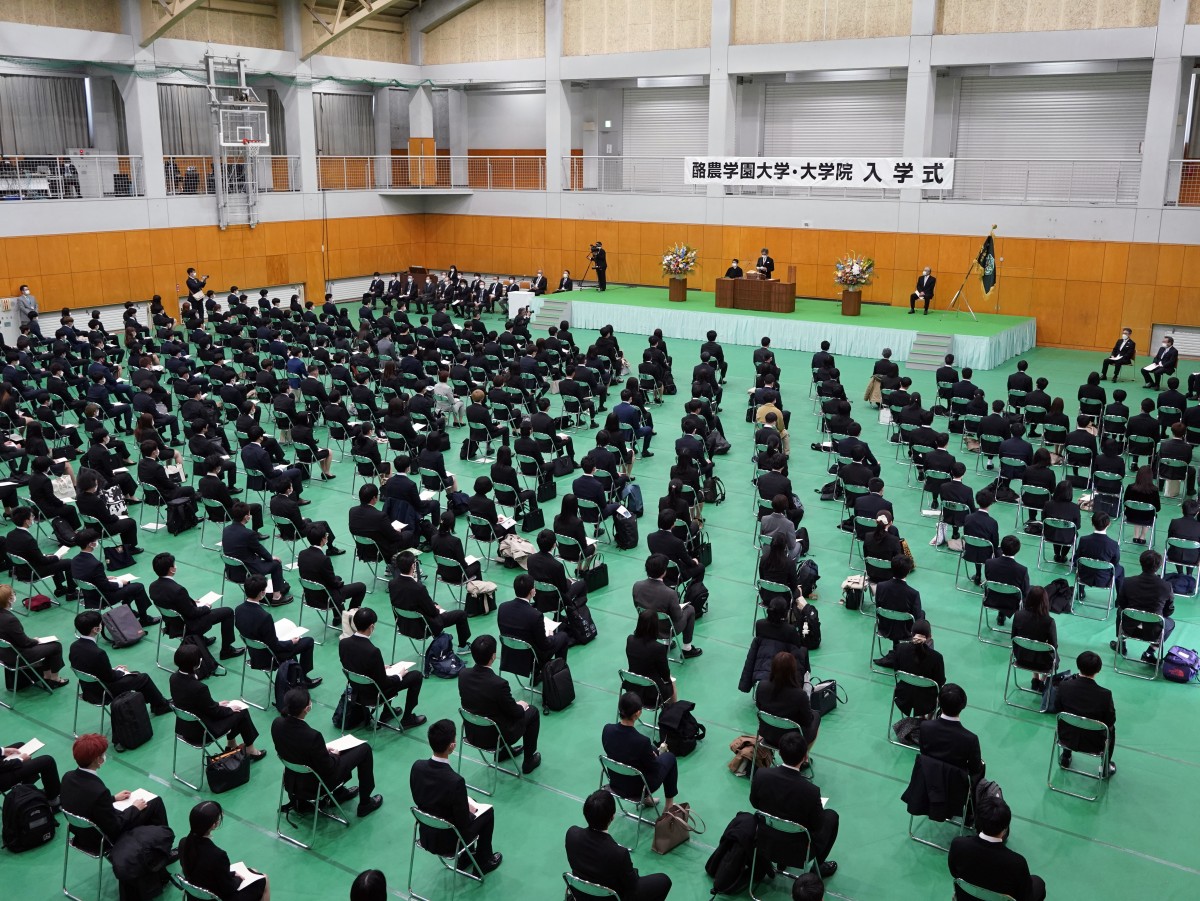 22年度入学式を挙行 酪農学園大学 農食環境学群 獣医学群