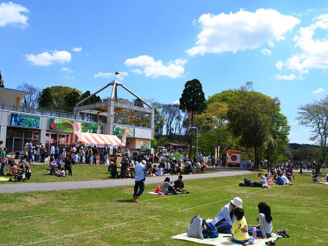 富山市ファミリーパークで動物とふれ合いながら自然を満喫!
