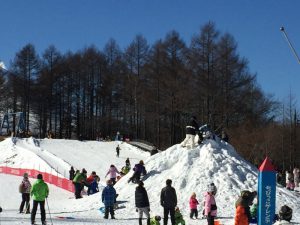 初めての雪遊びやスキーにおすすめ!軽井沢スノーパークで人気のサービスは?