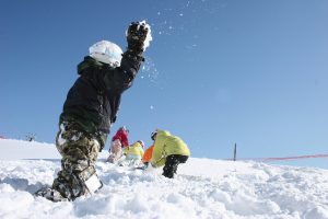キッズパークが楽しいスキー場・スノーパーク11選!雪遊びやアクティビティが満載