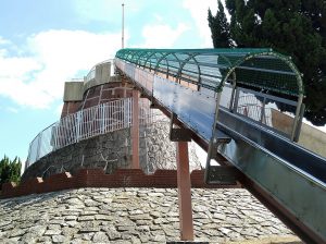 大型遊具がスゴイ公園! 大泉緑地(大阪)のド迫力滑り台や、注目の遊具に迫る