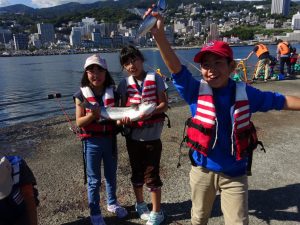 手ぶらで海釣り教室!熱海港海釣り施設が親子に人気!